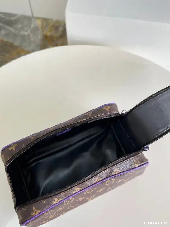 Aaa replica ru DOPP POUCH VUITTON LOUIS TOILET KIT 0611